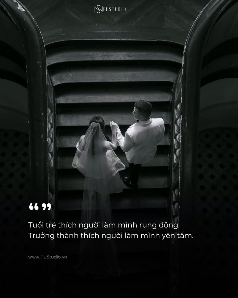 Tuổi trẻ thích người làm mình rung động. Trưởng thành thích người làm mình yên tâm.